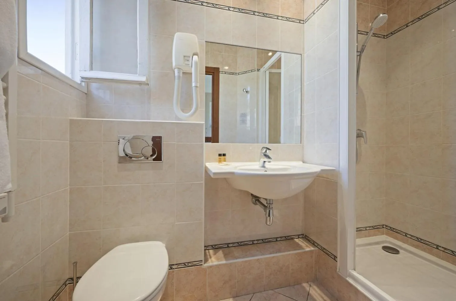 Hotel De La Darse Villefranche-sur-Mer 2*,